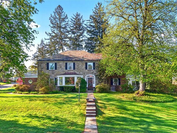 138 Payne Whitney Lane, Manhasset, NY 11030