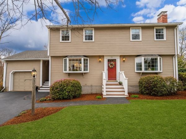 24 Hodgkins Dr, Ipswich, MA 01938