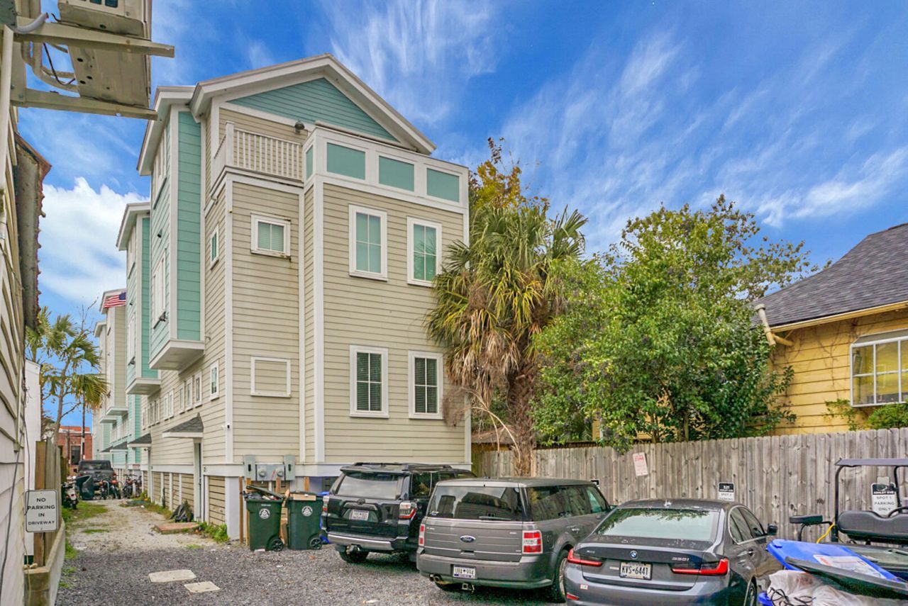 321 Ashley Avenue  Photo 4