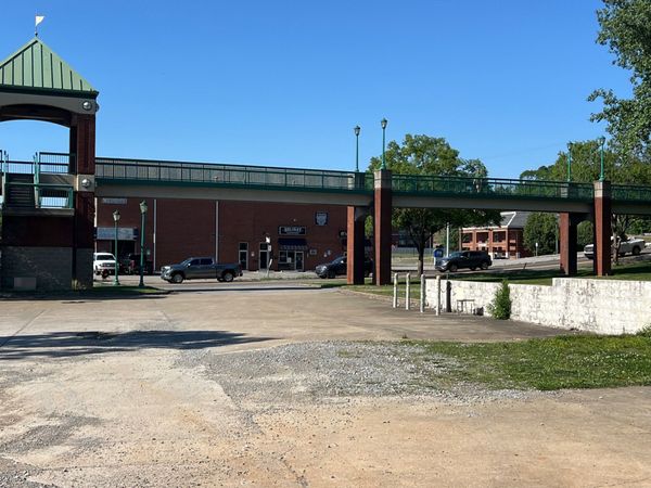 261 N Riverside Dr , Clarksville, TN 37040