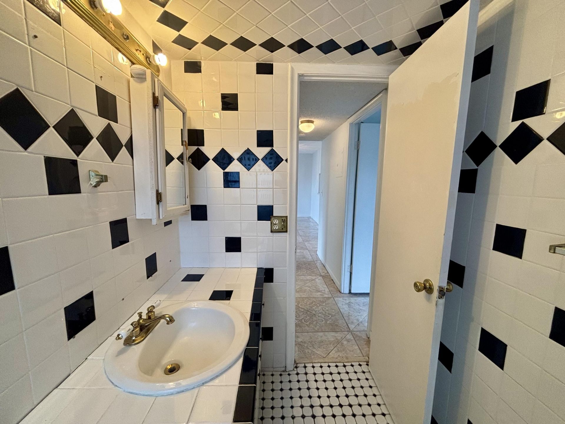 232 NE 12th Avenue, Unit 501, Hallandale Beach, FL 33009 Photo