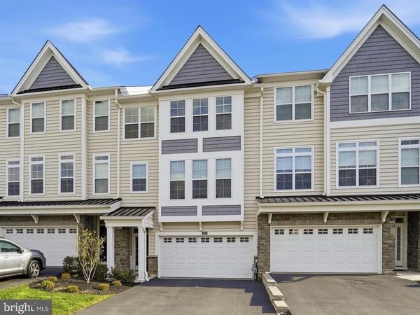 2030 JULIA DRIVE, CONSHOHOCKEN, PA 19428