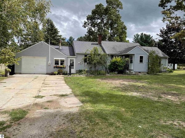 4658 Croswell Road N, Alma, MI 48801