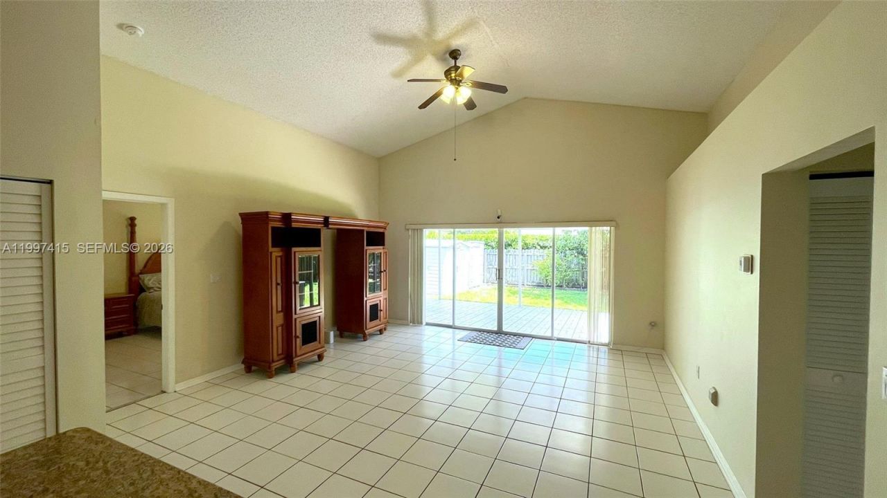 19011 NW 79th Ct, Hialeah, FL 33015 Photo
