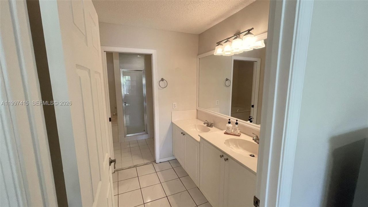 19011 NW 79th Ct, Hialeah, FL 33015 Photo