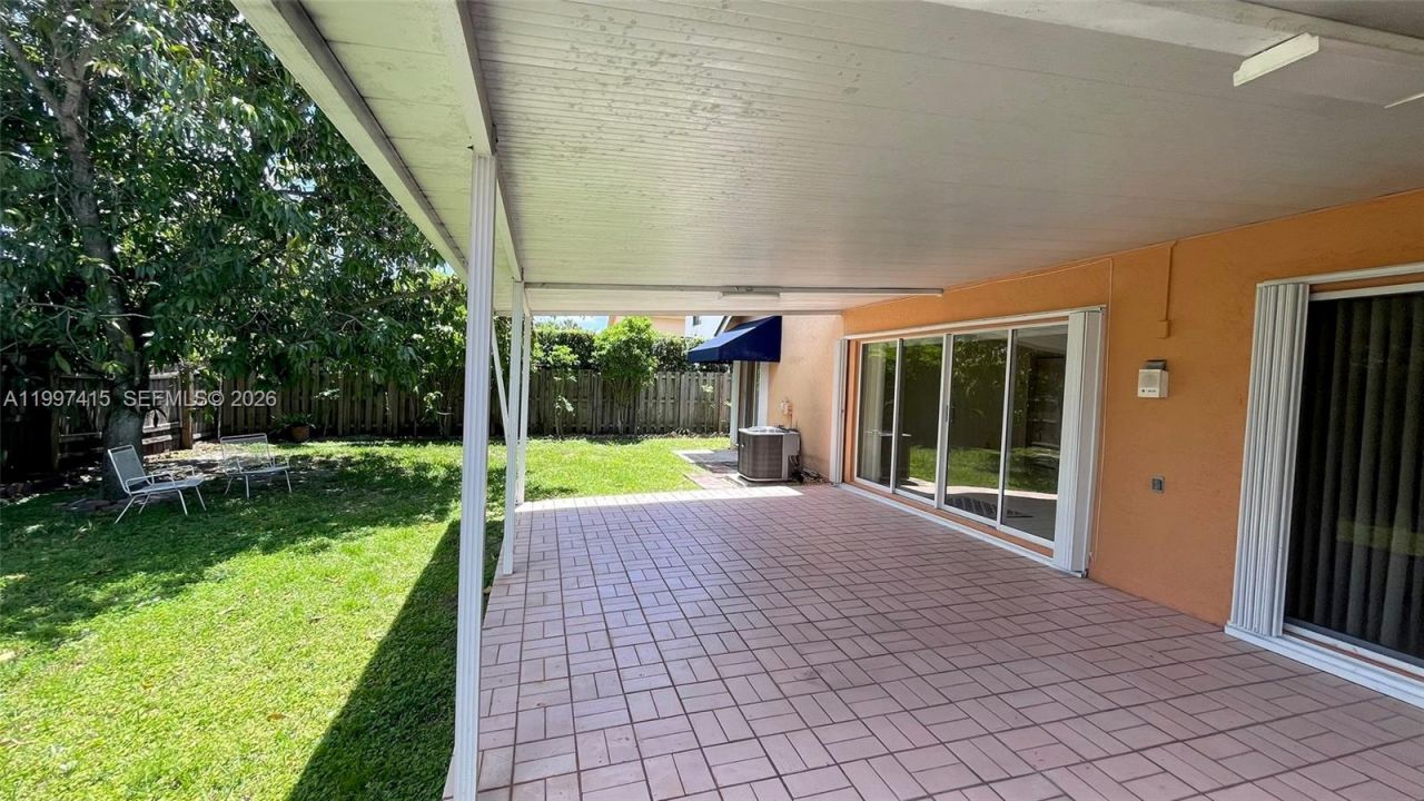19011 NW 79th Ct, Hialeah, FL 33015 Photo
