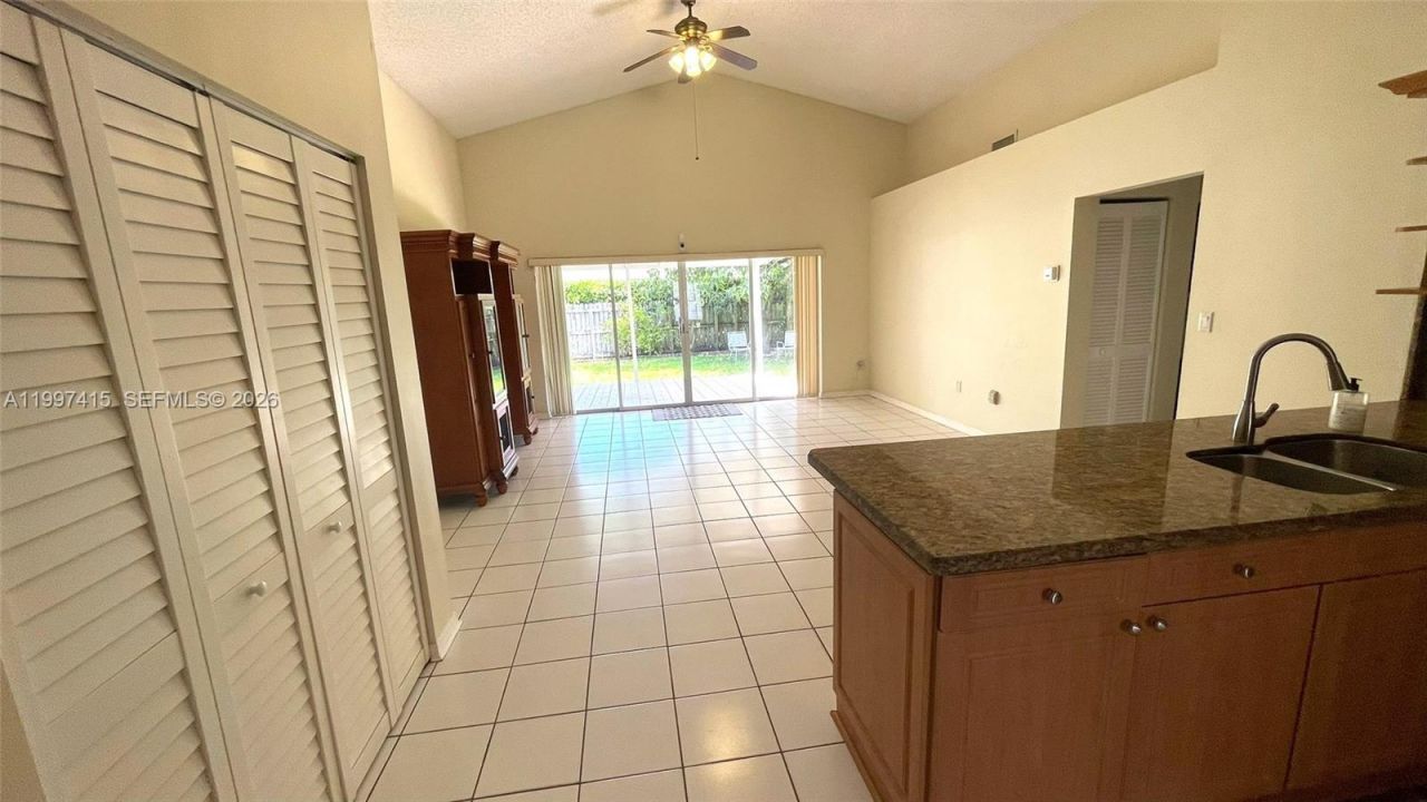 19011 NW 79th Ct, Hialeah, FL 33015 Photo