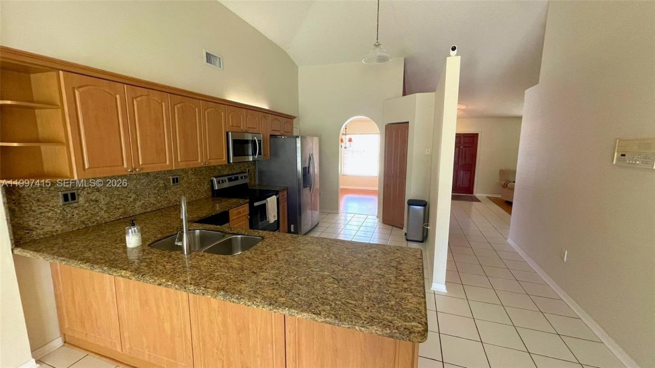 19011 NW 79th Ct, Hialeah, FL 33015 Photo
