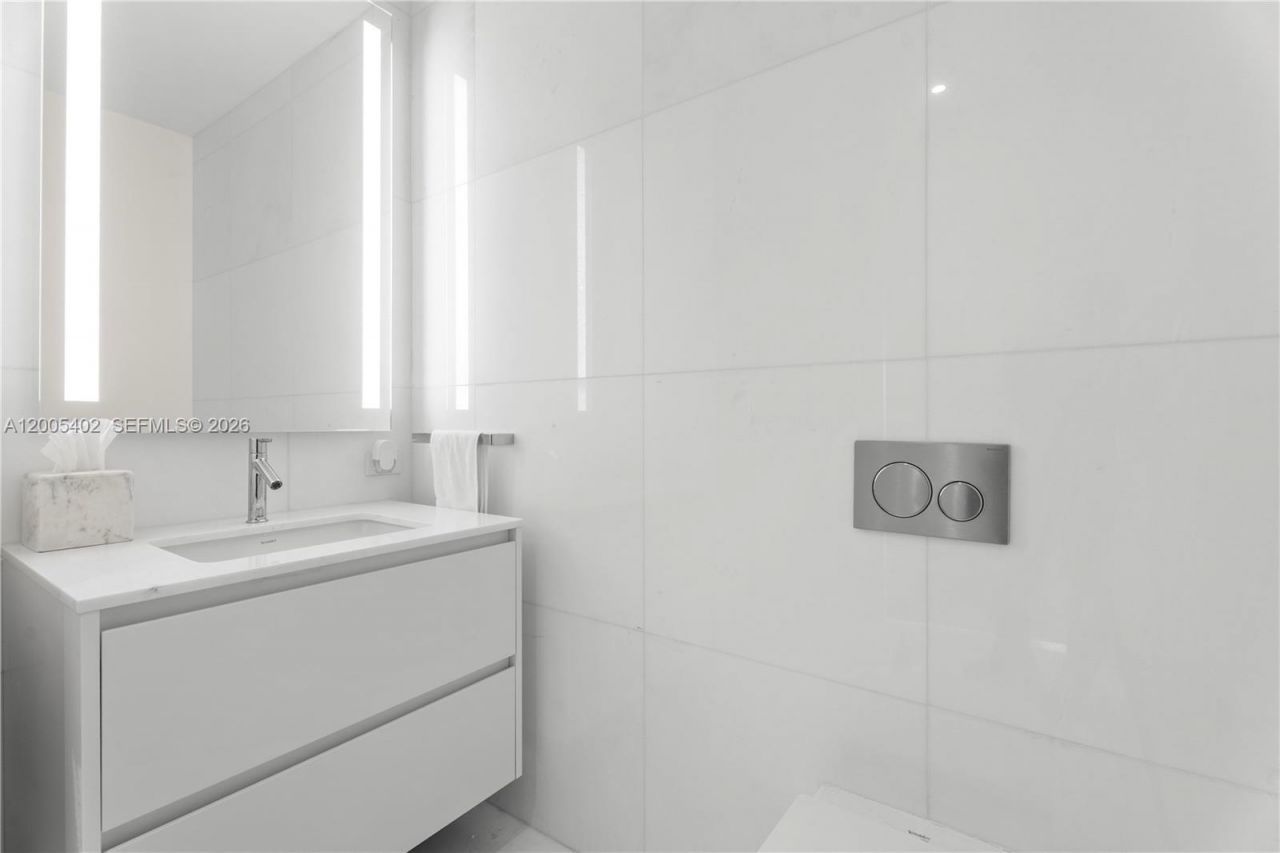 300 Biscayne Boulevard Way , Unit 4007W, Miami, FL 33131 Photo