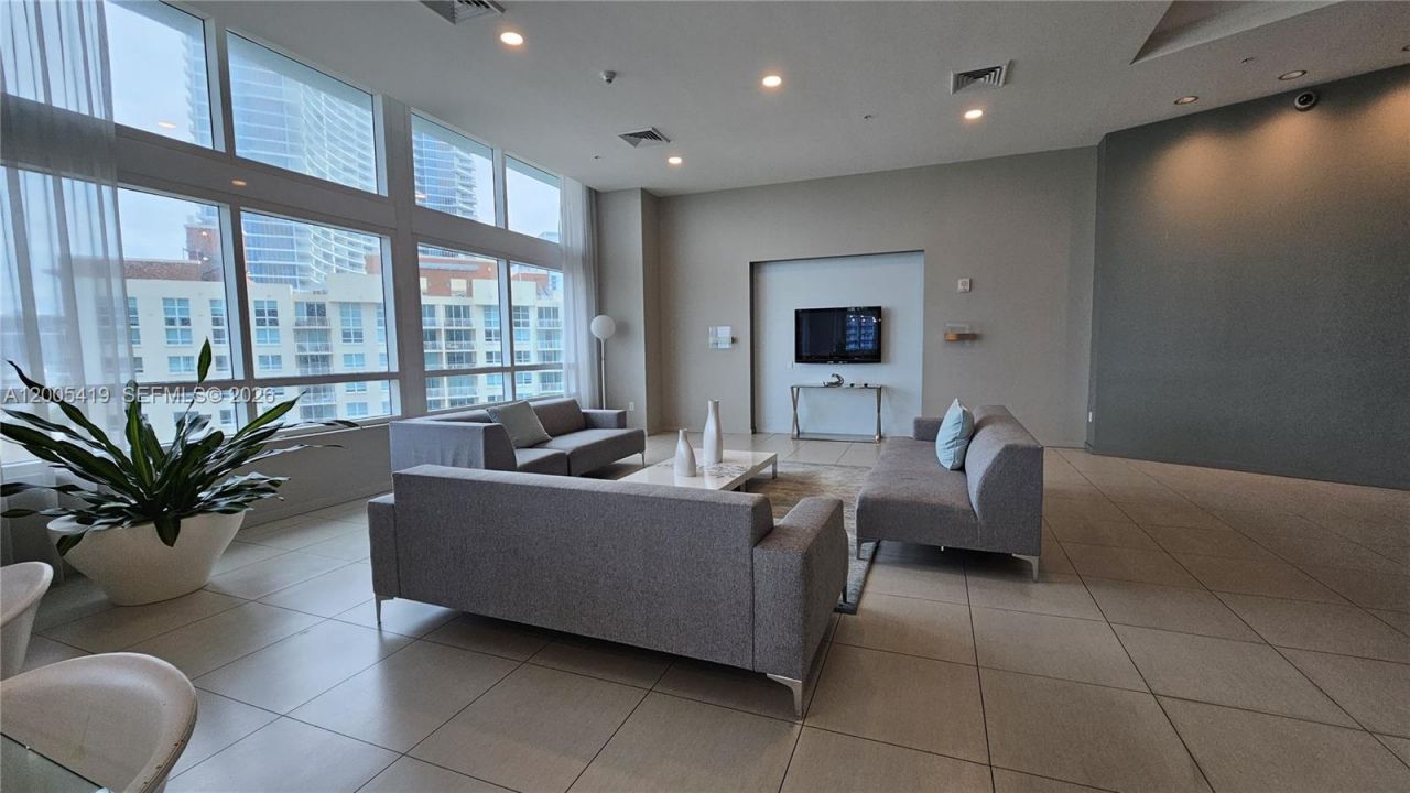 1900 N Bayshore Dr , Unit 1617, Miami, FL 33132 Photo