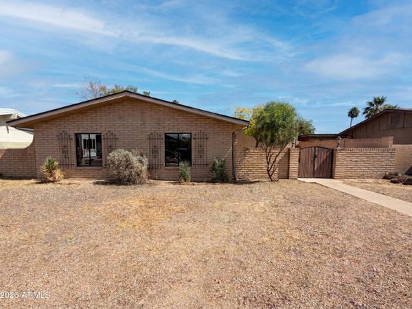 2326 W PARADISE Drive, Phoenix, AZ 85029