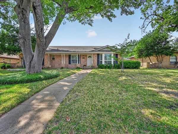 2105 Meadow Lane , Grand Prairie, TX 75050