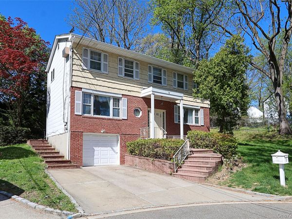 8 Pickwood Lane , Great Neck, NY 11024