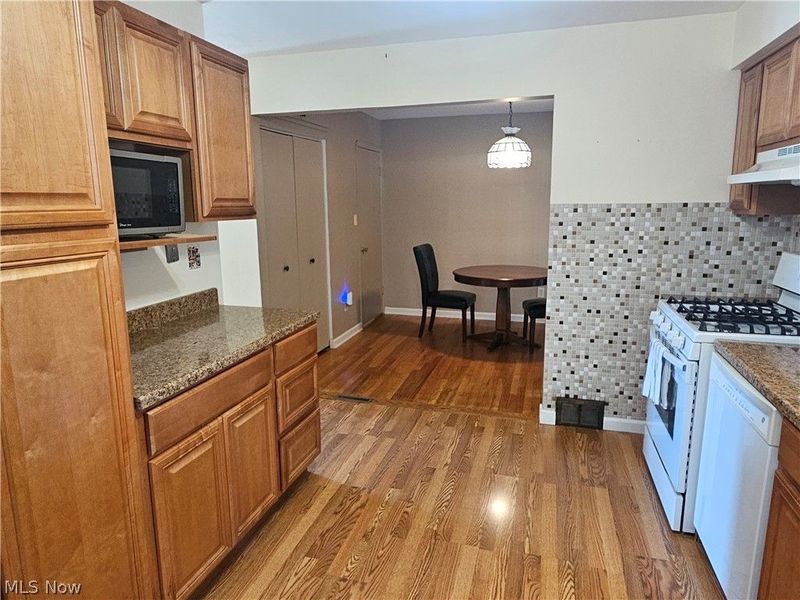 5770 Pemberton Drive, Brook Park, OH 44142 Photo 4