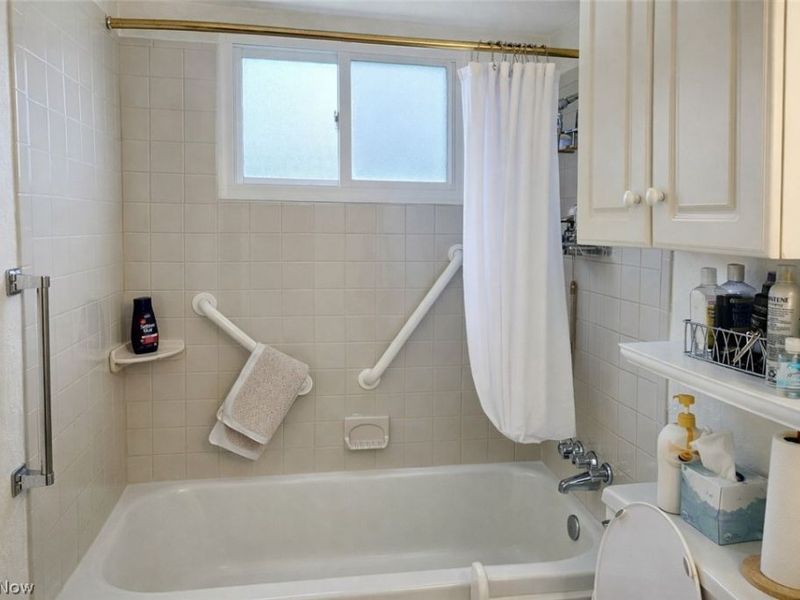 5770 Pemberton Drive, Brook Park, OH 44142 Photo 9