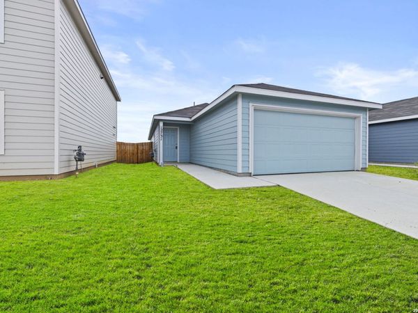 12731 Kathleen St, St Hedwig, TX 78152