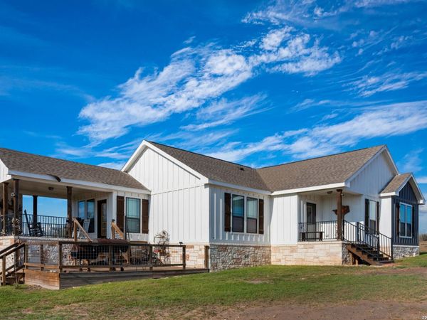 208 WELL PAD RD, George West, TX 78022