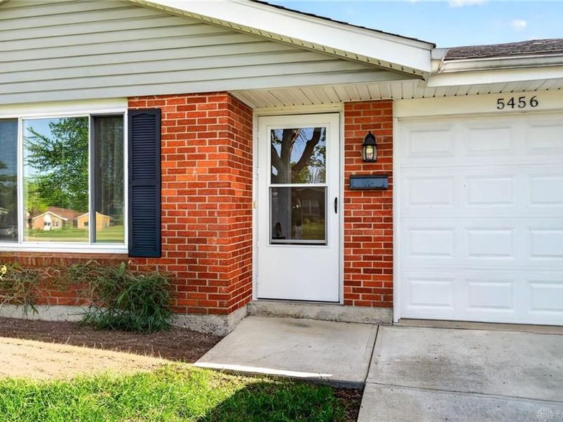 5454 Bromwick Drive, Dayton, OH 45426 Photo 2