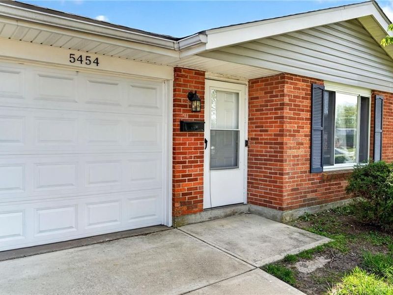 5454 Bromwick Drive, Dayton, OH 45426 Photo 3