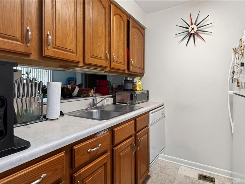 5454 Bromwick Drive, Dayton, OH 45426 Photo 8