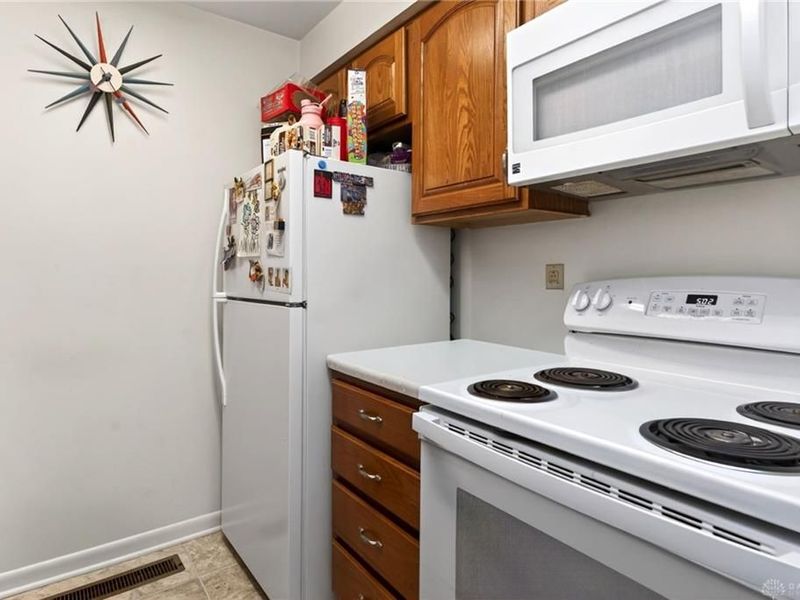 5454 Bromwick Drive, Dayton, OH 45426 Photo 9