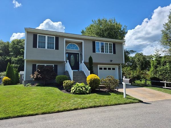 589 Bartlett St, New Bedford, MA 02745