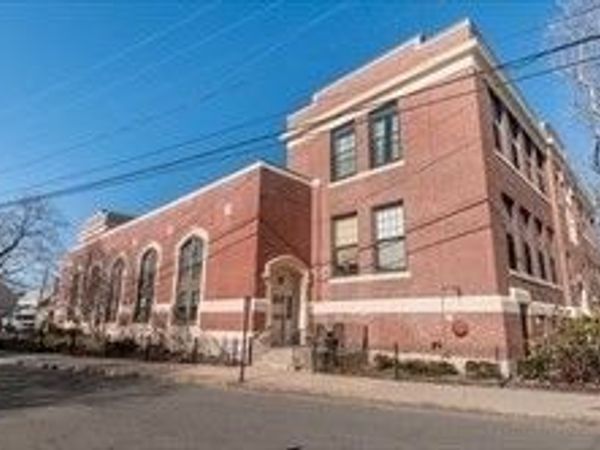 15 Ocean Ave, Unit 101, Winthrop, MA 02152