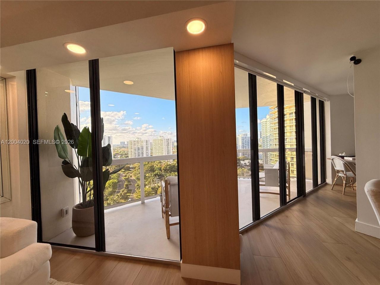 20185 E Country Club Dr, Unit 1907, Aventura, FL 33180 Photo