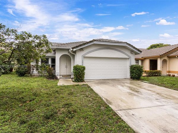 2439 NW 95th Ave, Coral Springs, FL 33065