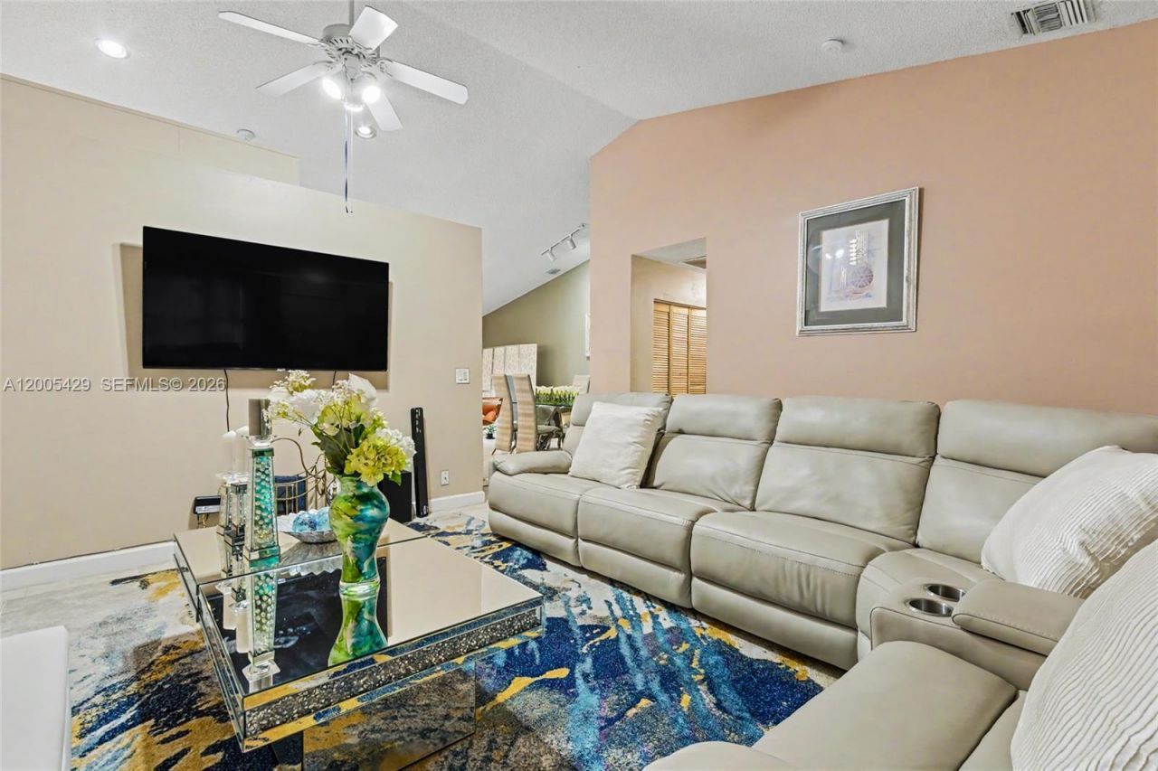 2439 NW 95th Ave, Coral Springs, FL 33065 Photo