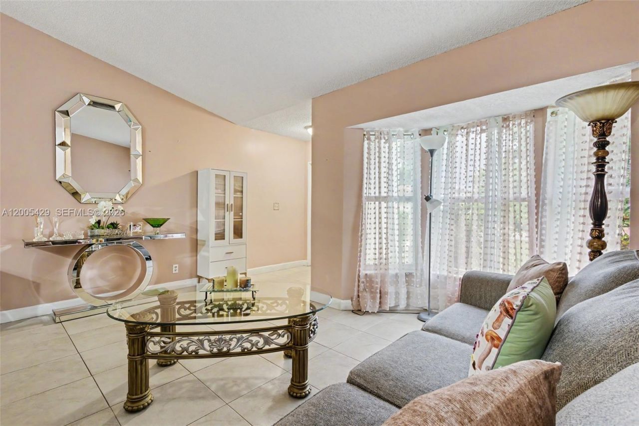 2439 NW 95th Ave, Coral Springs, FL 33065 Photo