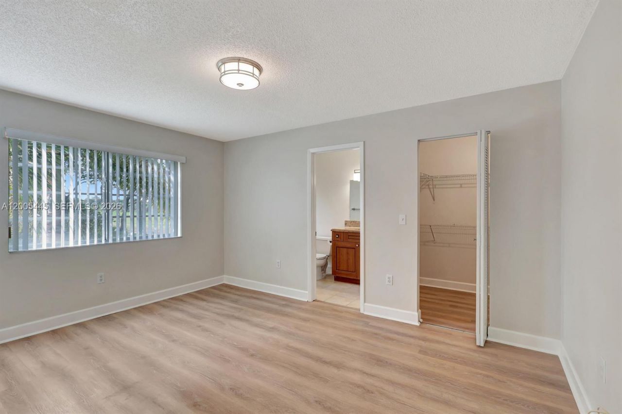 1733 Village Blvd, Unit 112, West Palm Beach, FL 33409 Photo