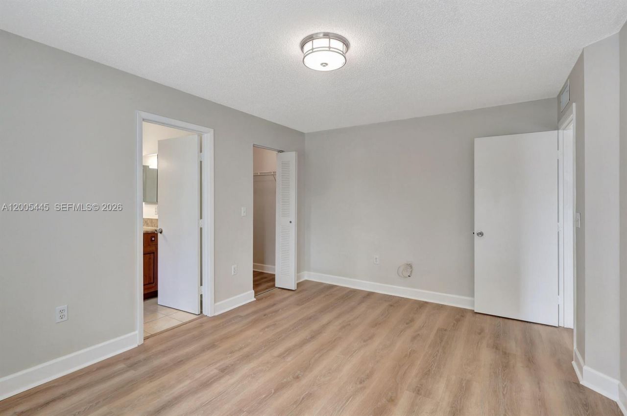 1733 Village Blvd, Unit 112, West Palm Beach, FL 33409 Photo