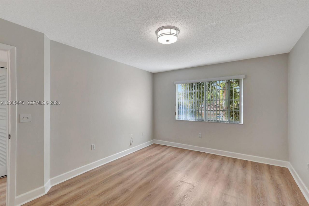 1733 Village Blvd, Unit 112, West Palm Beach, FL 33409 Photo