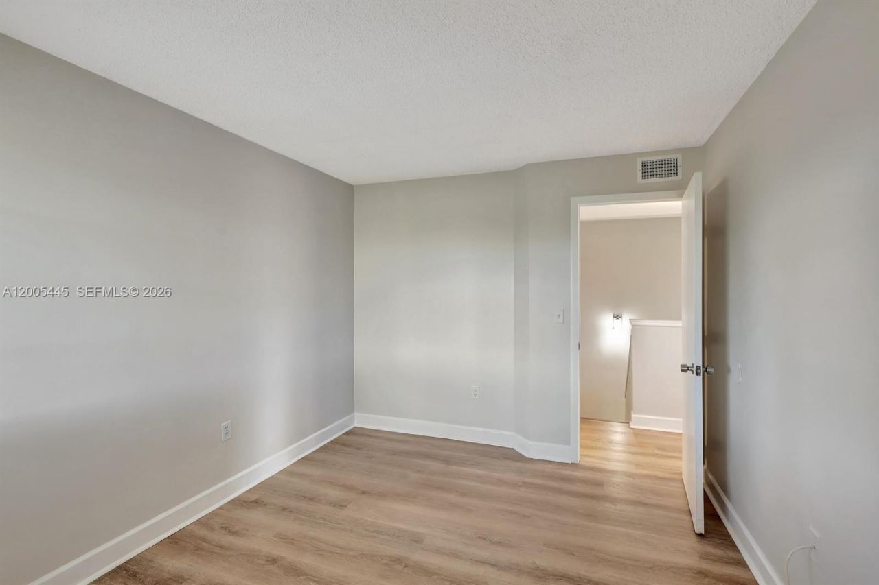 1733 Village Blvd, Unit 112, West Palm Beach, FL 33409 Photo