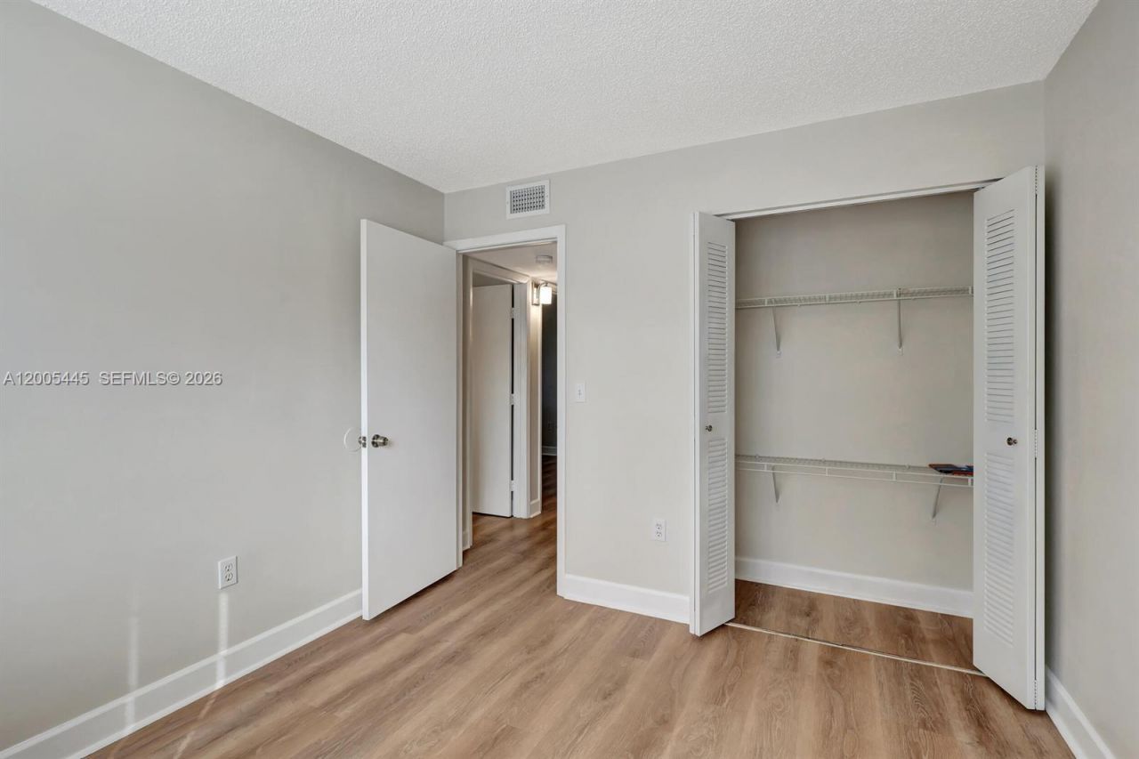 1733 Village Blvd, Unit 112, West Palm Beach, FL 33409 Photo