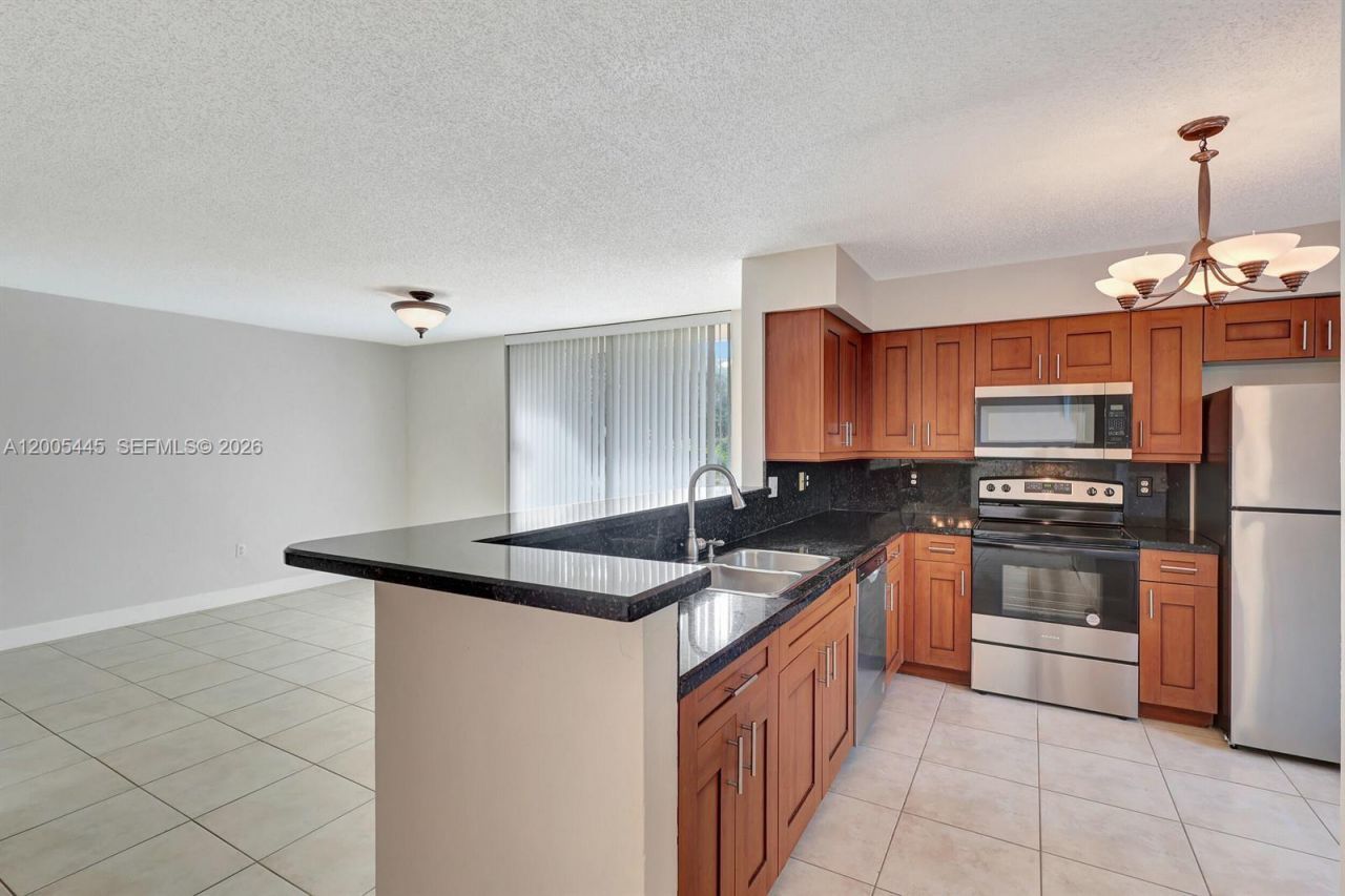 1733 Village Blvd, Unit 112, West Palm Beach, FL 33409 Photo