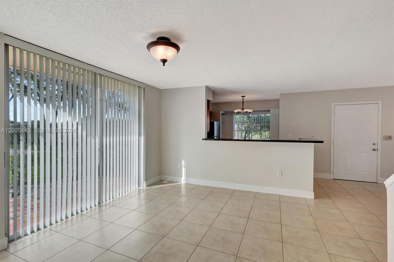 1733 Village Blvd, Unit 112, West Palm Beach, FL 33409 Photo