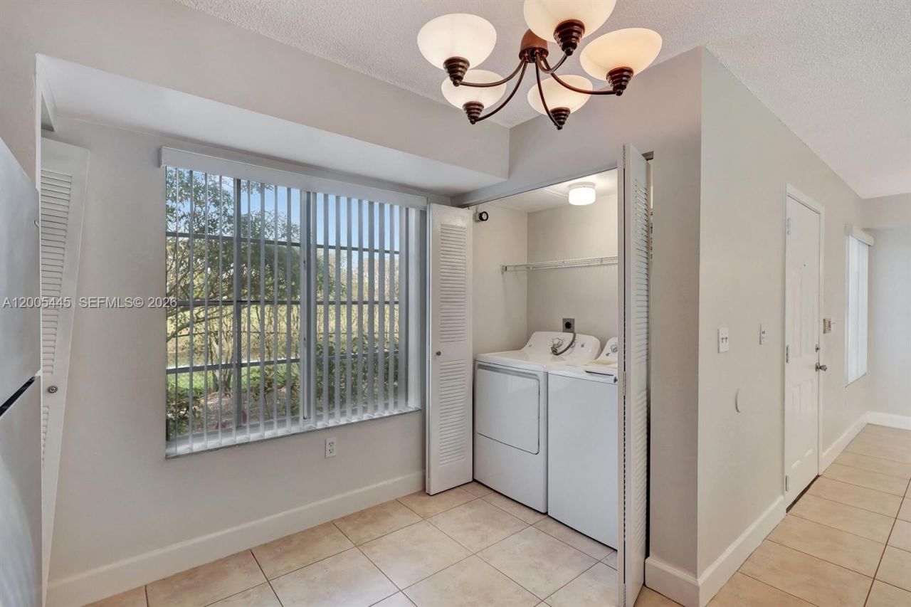 1733 Village Blvd, Unit 112, West Palm Beach, FL 33409 Photo