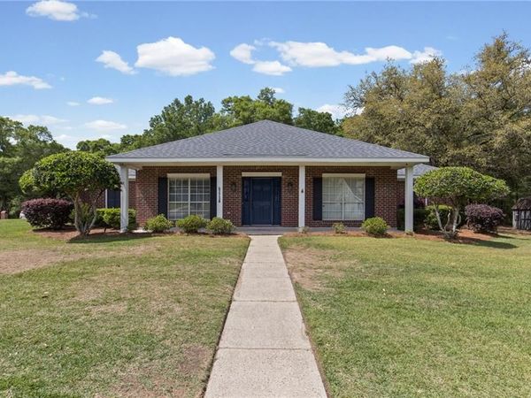 7710 Meadows Drive N, Mobile, AL 36619