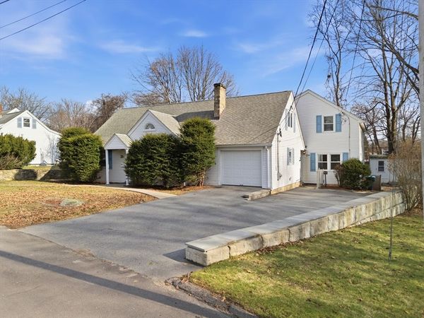 21 Janet Cir, Shrewsbury, MA 01545