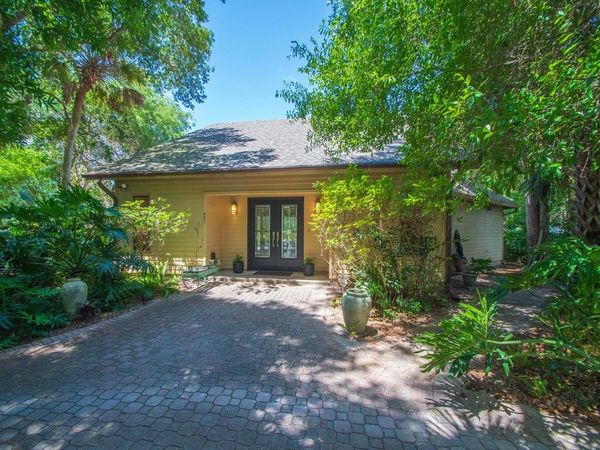 407 43rd Avenue SW, Vero Beach, FL 32968