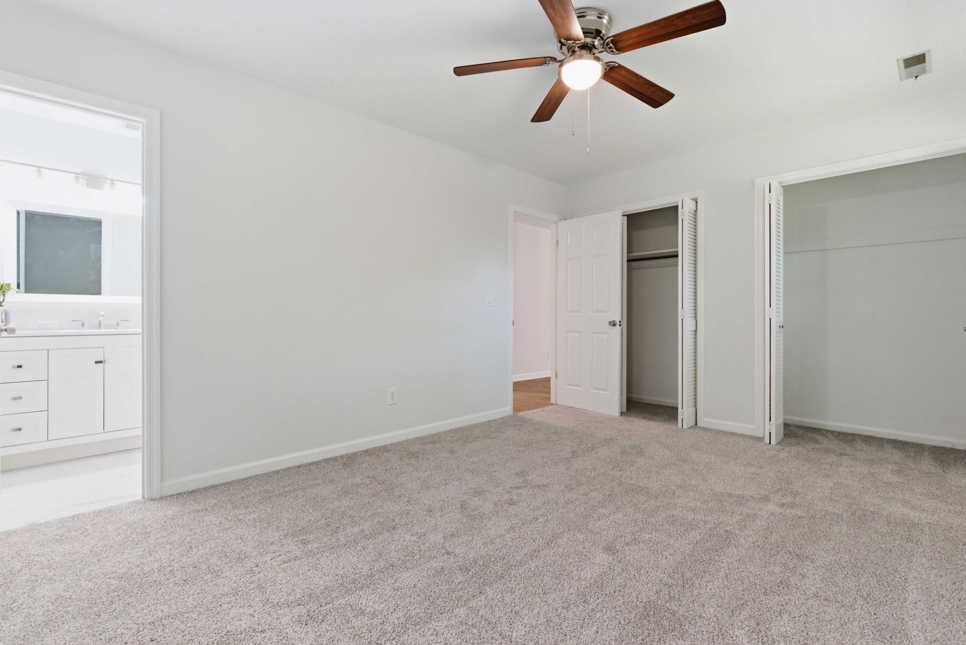 226 Smythe Drive Photo 32