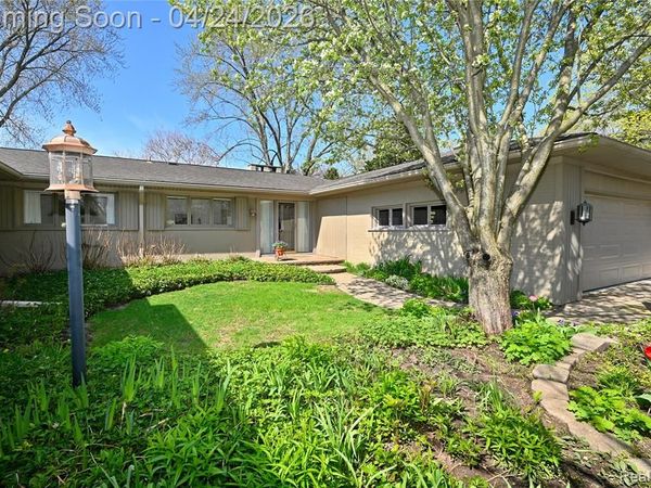 131 E Long Lake Road , Bloomfield Hills, MI 48304
