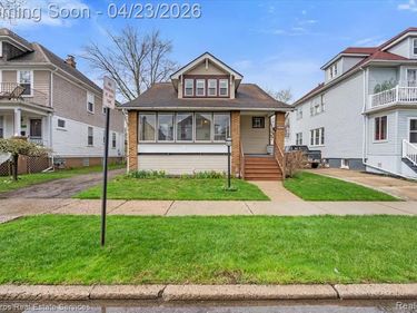 1053 Wayburn Street, Grosse Pointe Park, MI 48230