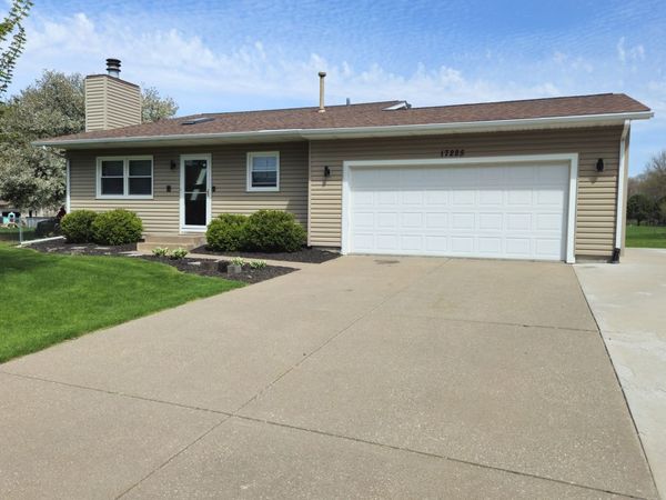 17225 40th Avenue Court N, East Moline, IL 61244