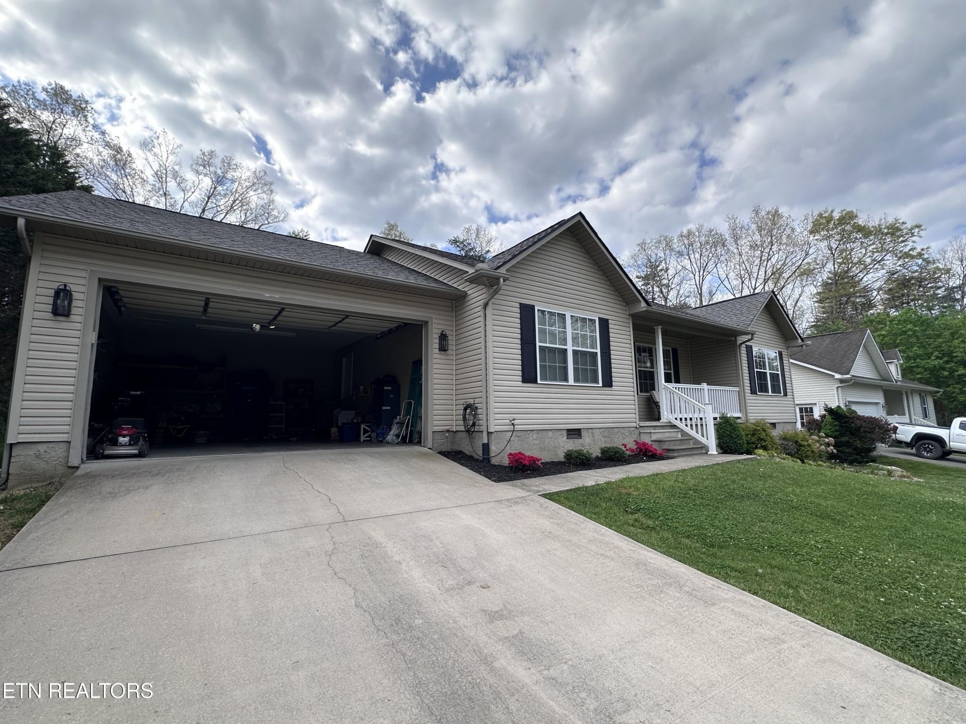 808 Ojibwa Lane, Crossville, TN 38572 Main Photo