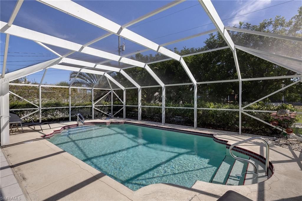 617 SW 9th Ave, Cape Coral, FL 33991 Photo