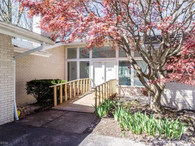 3970 E Meadow Lane, Orange Village, OH 44122 Photo 2