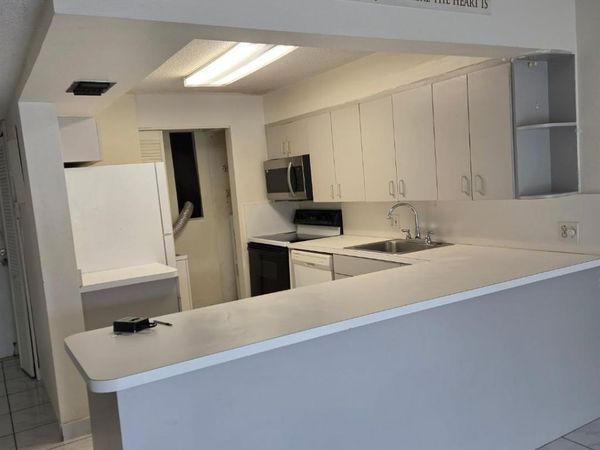 8040 N Colony Cir Circle, Unit 102, Tamarac, FL 33321